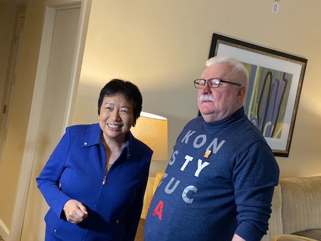 Former Voice of America China Branch Chief Sasha Gong with former Solidarity leader and former Polish President Lech Wałęsa in Washington, DC, 2019.